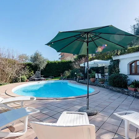 Renetta With Swimming Pool And Jacuzzi And Parking Rapallo