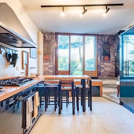 Renetta With Swimming Pool And Jacuzzi And Parking Rapallo