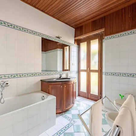 Apartment Renetta With Swimming Pool And Jacuzzi And Parking
