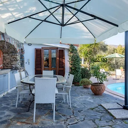 Villa Renetta With Swimming Pool And Parking
