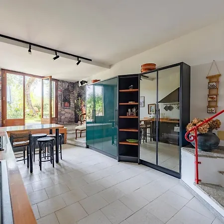 Villa Renetta With Swimming Pool And Parking