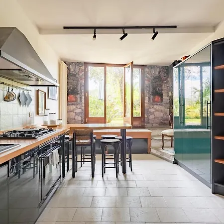 Apartment Villa Renetta With Swimming Pool And Parking