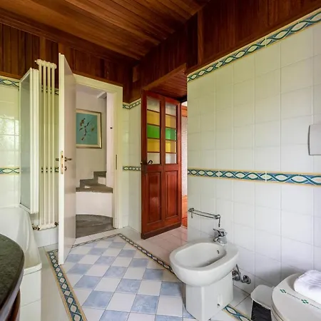 Renetta With Swimming Pool And Jacuzzi And Parking