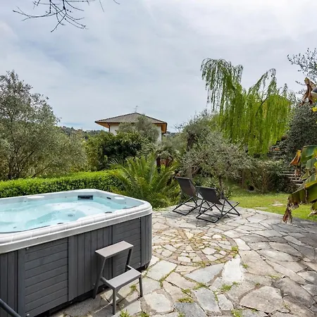 Villa Renetta With Swimming Pool And Parking